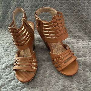 Pink and pepper brown wedges size 6